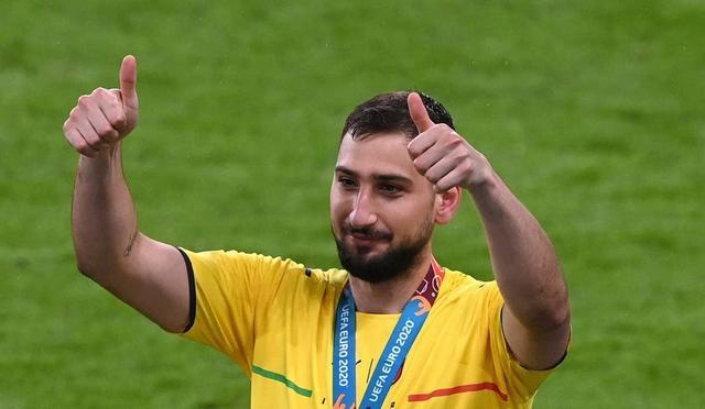 曼再入一球 曼再入一球